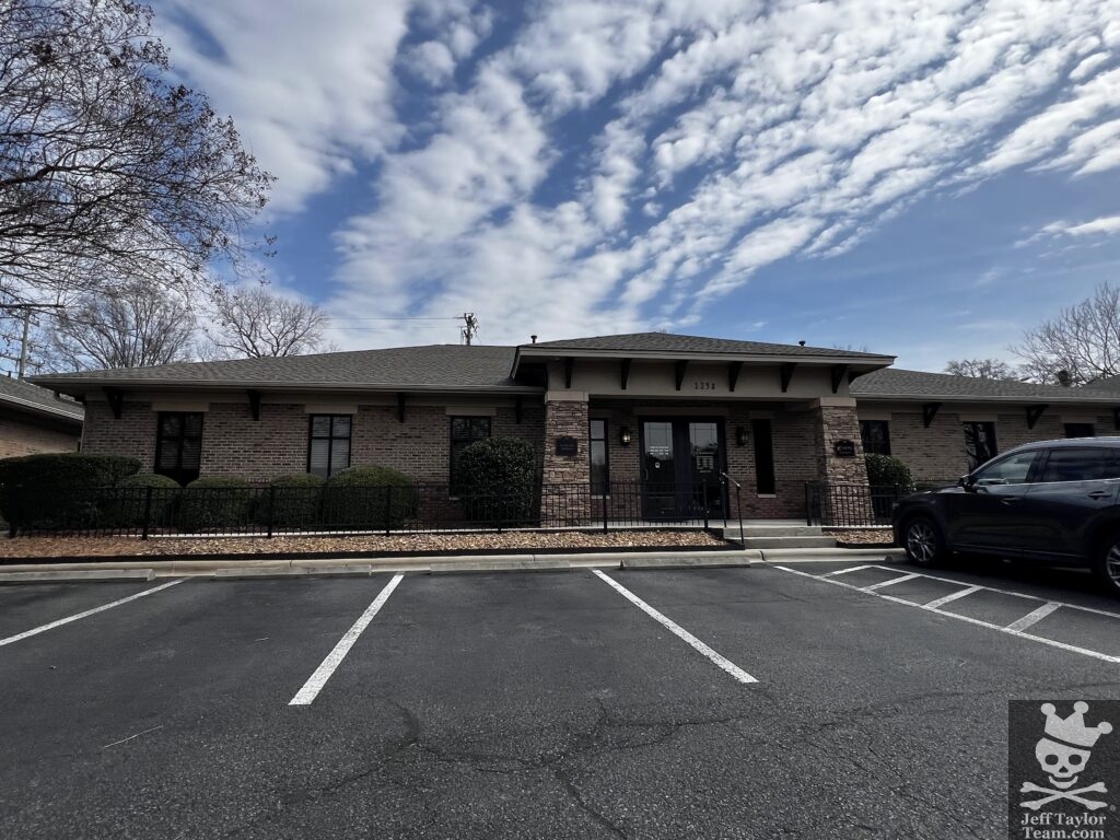 Exterior entrance of the medical office condominium at 1258 Mann Drive in Matthews, North Carolina